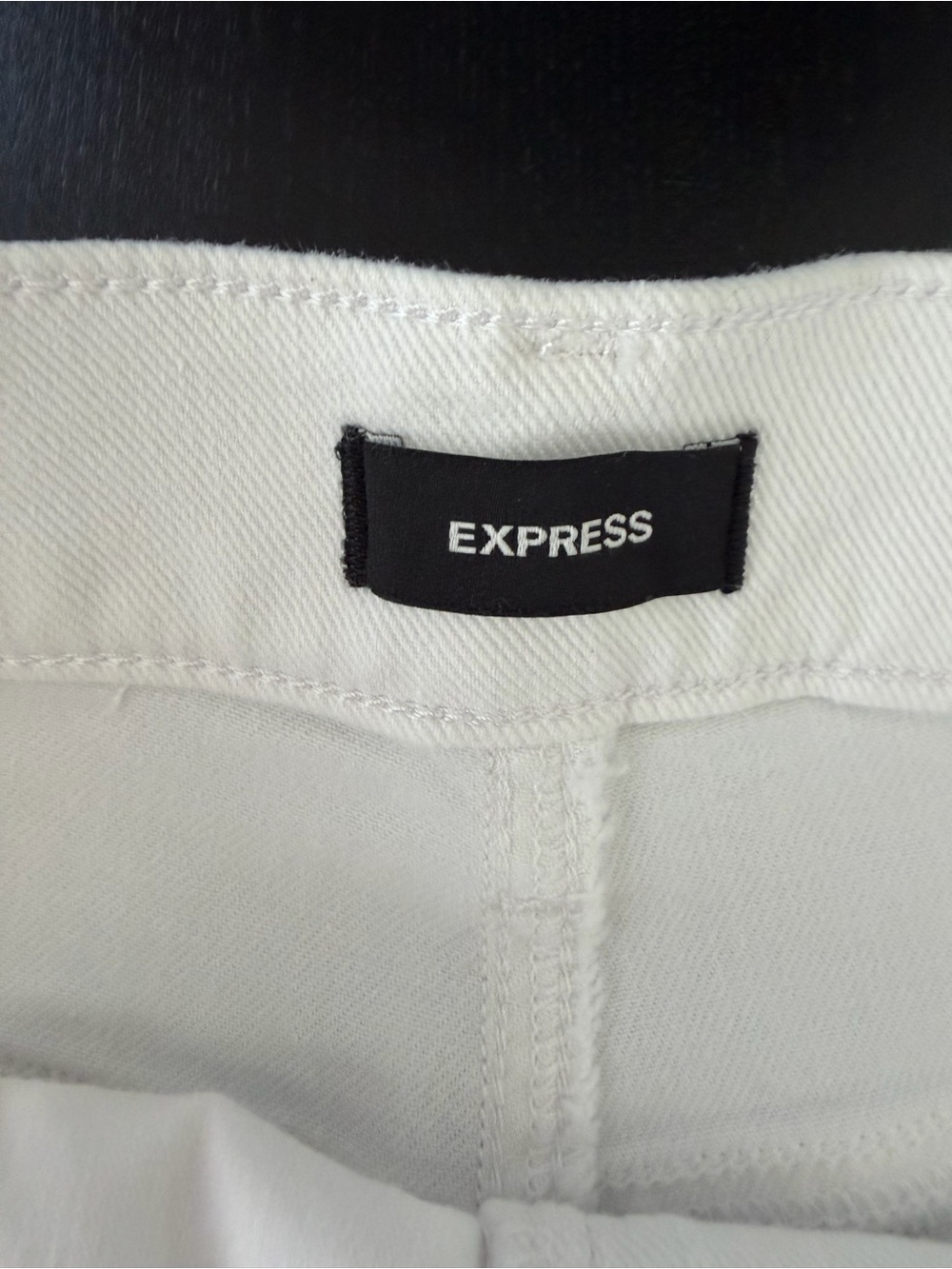Express ’90s High Rise White Distressed Denim Shorts Size 10 Raw Hem - Picture 5 of 6